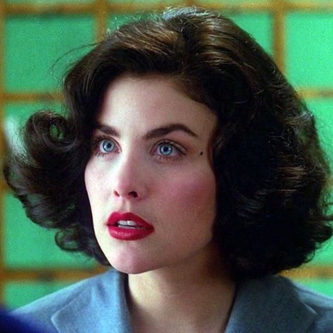 Audrey Horne Hair, Sherilyn Fenn Twin Peaks, Sherilyn Fenn 90s, Moodboard Images, Audrey Horne, Sherilyn Fenn, Comic Face, Laura Palmer, Shave My Head