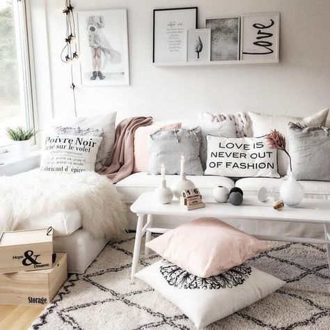 Bachelorette Pad Decor: 10 Best Decorating Tips for Your Home Cozy Bachelorette, Feminine Living Room, Decor Pad, Bachelorette Pad, Smart Tiles, Style Deco, Living Room Decor Cozy, Lounge Decor, Pink Pillows