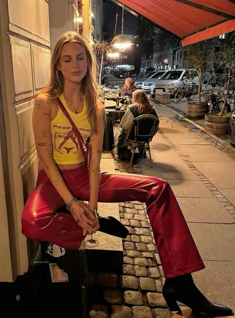 90s Rock Outfit, Rockstar Girlfriend Outfit, Anna Winck, Summer Going Out Outfit, Night Club Outfit, Going Out Outfits Night Club, Red Pants Outfit, Night Out Outfit Clubwear, Concert Outfit Rock