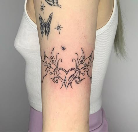 Grunge Tattoo, Inspiration Tattoo, Tatuaje A Color, Stylist Tattoos, Tattoo Cover, Arm Tattoos For Women, Discreet Tattoos, Dainty Tattoos, Aesthetic Tattoo