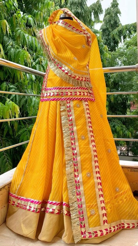 Rajasthani Dress Traditional Women, Rajasthan Clothes, Rajputi Dress Women, Rajput Poshak, Poshak Rajputi, Culture Of Rajasthan, Rajasthani Culture, Ceremony Outfit, Rajasthani Bride