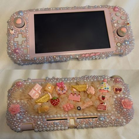 Nintendo Switch Case Aesthetic, Customized Nintendo Switch, Nintendo Switch Decoration Ideas, Custom Switch Nintendo, Nintendo Case Aesthetic, Nintendo Switch Lite Decoration, Pink Switch Lite, Pink Nintendo Switch Aesthetic, Cute Nintendo Switch Lite Accessories