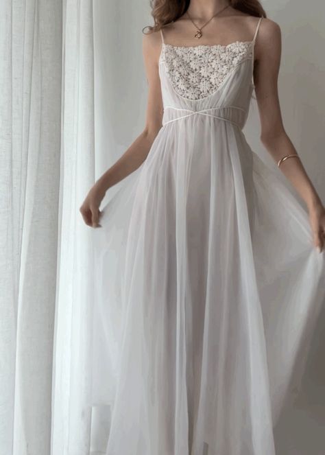 White Nightgown Aesthetic, Night Gown Aesthetic, Nightgown Aesthetic, Flowy Nightgown, Dreamy Outfits, Gown Aesthetic, Visenya Targaryen, White Nightgown, Peignoir Sets