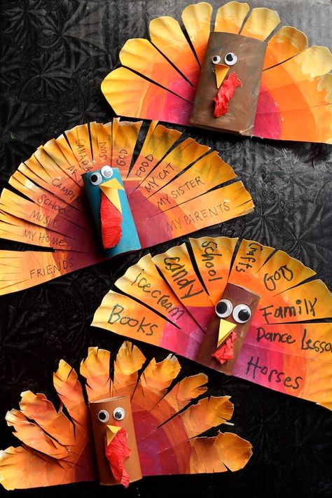 Art Toddlers, Gratitude Crafts, Thankful Crafts, Thanksgiving Art Projects, Thankful Turkey, Thanksgiving Crafts Preschool, Easy Thanksgiving Crafts, Thanksgiving Paper, November Crafts