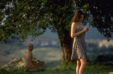 Favourite summer movie | Stealing Beauty (1996) Liv Tyler 90s, Nineties Fashion, Italian Vibes, Stealing Beauty, Summer Movie, Beautiful Film, Italian Countryside, Liv Tyler, Italian Summer