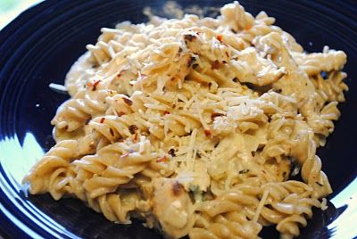 Sharp White Cheddar Recipes, White Cheddar Chicken Pasta, Cheddar Chicken Pasta, Italian Chicken Crockpot, Gf Meals, Resep Pasta, Zesty Italian Dressing, Cheddar Chicken, Crock Pot Recipes