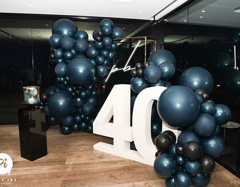 Male Birthday Backdrop Ideas, Male Balloon Garland, Male 40th Birthday Party Ideas, 40th Birthday Party Men, Mens Birthday Party Decorations, 40th Birthday Themes, House Fever, 40th Party Ideas, 40th Birthday Balloons