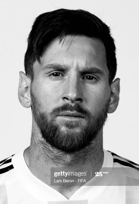 Messi Face Drawing, Messi Portrait Drawing, Messi Sketch, Messi Face, Messi Portrait, Sketches Face, Messi Drawing, Celebrity Art Portraits, Pencil Portrait Drawing