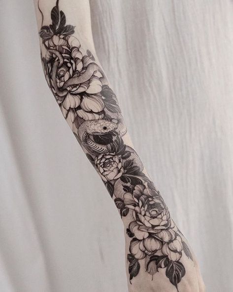 Snake Tattoo Ideas, Scary Tattoos, Forearm Tattoo Design, Floral Tattoo Sleeve, Tattoo Ideas Female, Tattoo Cover, Female Tattoo, Snake Tattoo, Tattoo Sleeve Designs