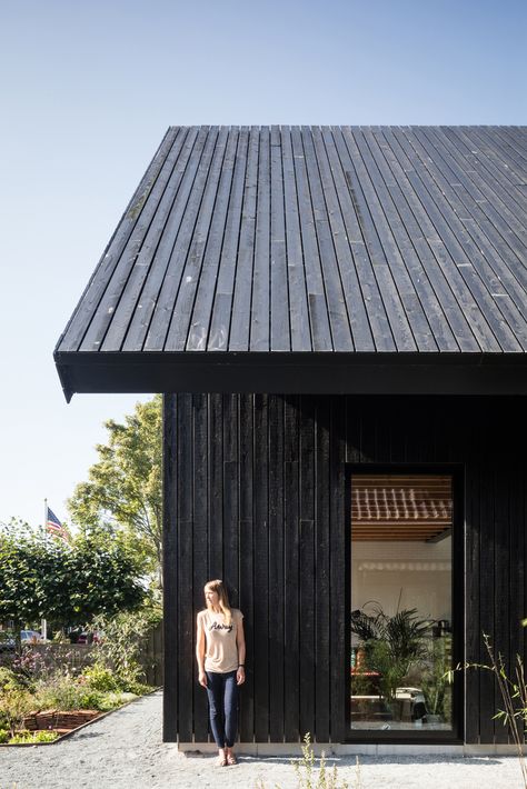 Gallery of House MM / Chris Collaris Architects - 26 Black Cladding, Roof Cladding, Black Houses, Vertical Siding, Amsterdam Houses, Wooden Cottage, Wood Cladding, Timber Cladding, Old Bricks