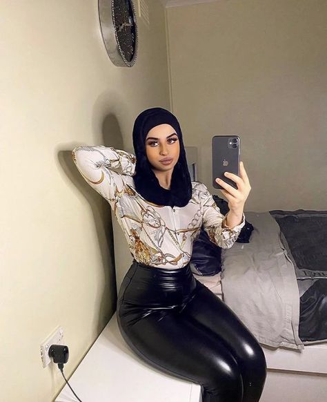 Qatari Women Fashion, Leather Hijab, Catsuit Outfit, Muslim Outfit, Ugly Outfits, Leather Dress Women, Muslim Women Fashion, Dressing Style, Muslim Women Hijab