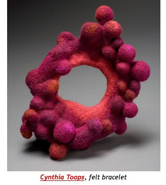 Art Fibres Textiles, Felt Bracelet, Keramik Design, Body Adornment, Felt Jewelry, Fiber Jewelry, Textile Fiber Art, Textile Jewelry, Nuno Felting