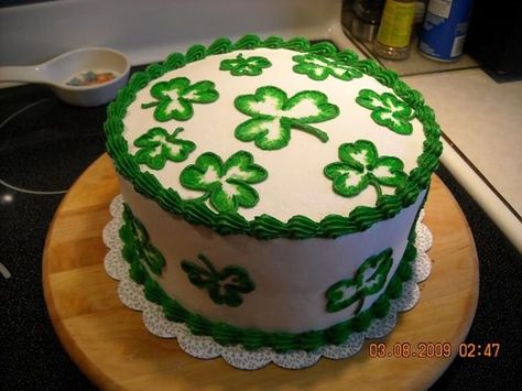 Patrick Cake, St Patricks Day Cake, Brush Embroidery Cake, Lucky Charms Cake, Green Velvet Cake, Embroidery Cake, Irish Cake, Dq Cake, Irish Cream Cake