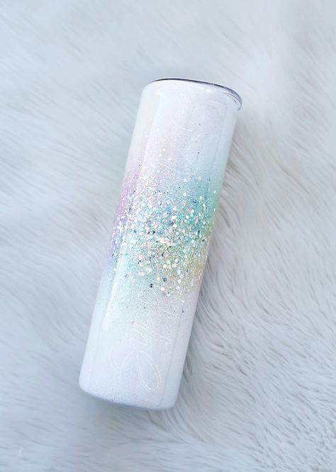 Glitter Tumbler With Name, Unicorn Tumbler Ideas, Tumbler Ideas Vinyl, Cricut Tumblers, Cup Inspiration, Ring Display Case, Unicorn Tumbler, Tumbler Inspiration, Epoxy Cups