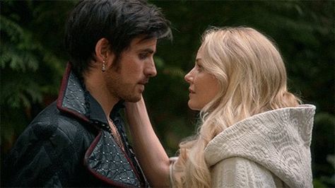 Once Upon A Time en Twitter: "#CaptainSwan: An epic love story from the beginning. https://t.co/oQiYNnIo9S https://t.co/uLZsLREcjN" Emma Swan, Once Upon A Time, Gif, Twitter