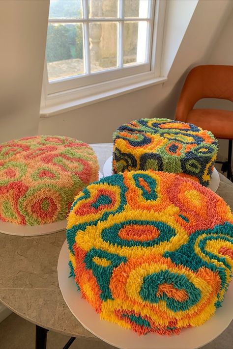 Cake Challenge Ideas, Trippy Cake Ideas, Funky Cake Ideas, Cool Cakes Crazy, Crazy Cake Ideas, Trippy Cake, Shag Rug Cake, Fuzzy Cake, Cool Cake Ideas