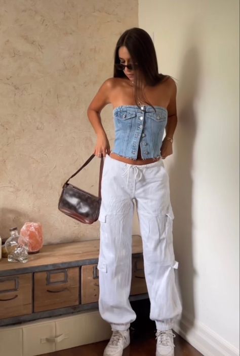 Jeans Top Styling Ideas, Pant Body Suit Outfits, Denim Top Outfit Summer, Denim Top Outfit Aesthetic, Denim Tank Top Outfit, Denim Top Outfit Ideas, Denim Crop Top Outfit, Top Vaquero, Denim Top Outfit