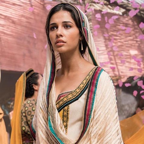 Aladdin 2019 -Princess Jasmine #aladdin #naomiscott #princessjasmine #jasmine #menamassoud #disney Aladdin Film, Aladdin Live, Street Urchin, Nefertari Vivi, Aladdin Princess, Disney Live Action Movies, Aladdin 2019, Disney Enchanted, Disney Princess Jasmine