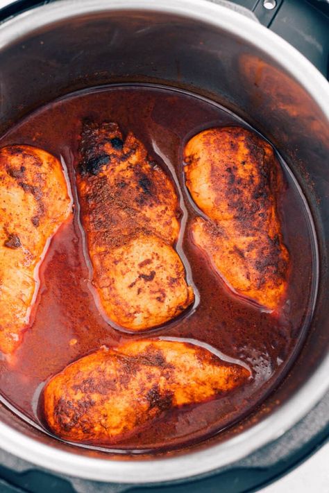 Instant Pot BBQ Chicken - Easy Chicken Recipes Bbq Chicken Instant Pot, Pressure Cooker Bbq Chicken, Barbeque Chicken Recipes, Chicken Breast Instant Pot Recipes, Instant Pot Bbq Chicken, Bbq Chicken Breast Recipe, Bbq Chicken Recipe, Bbq Chicken Thighs, Barbecue Chicken Recipe