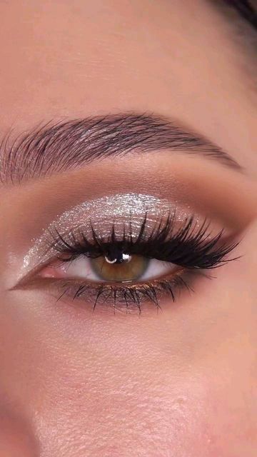 Sparkly Eye Makeup, Teknik Makeup, Prom Makeup For Brown Eyes, Silver Eye Makeup, Ball Makeup, Eye Makeup Images, Mekap Mata, Christmas Eye Makeup, Hazel Eye Makeup