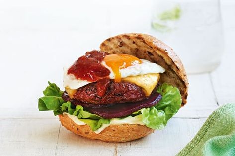 Ultimate Aussie burger Best Summer Recipes, Australian Recipes, Dinner Recipe Ideas, Cheddar Burger, Aussie Food, Desserts Healthy, Quick Salads, Light Party, Australian Food