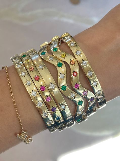 Gold Colorful Jewelry, Crystal Bracelet Stack, Colorful Gold Jewelry, Wrist Stack, Indie Jewelry, Jewelry Accessories Ideas, Dope Jewelry, Stacked Jewelry, Funky Jewelry