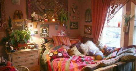 boho dorm room Bohemian Bedrooms, Boho Dorm Room, Hippie Bedroom, Boho Dorm, Hippy Room, Hippie Homes, Hippie Home Decor, Bohol, Bohemian Bedroom