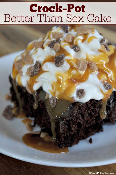 Crockpot Cake, Crockpot Dessert Recipes, Caramel Toffee, Crock Pot Desserts, Slow Cooker Desserts, Southern Ladies, Mix Recipes, Decadent Cakes, Caramel Recipes