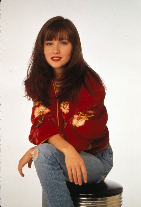 1992 teen | Shannen Doherty (1992) | My Teens 90210 Fashion, Tia And Tamera Mowry, Tiffani Thiessen, Tamera Mowry, Jennie Garth, Melissa Joan Hart, Famous Kids, Teen Shows, Teen Tv