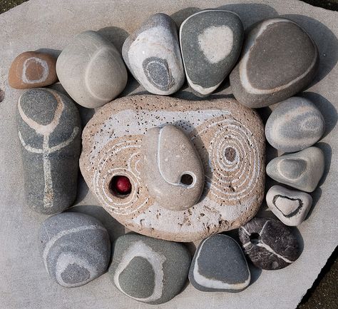 stones with holes and circles by Jos van Wunnik, via Flickr Stones With Holes, Decorated Stones, Michigan Rocks, Fossil Art, Rock Collecting, Wishing Stones, Soul Stone, Hag Stones, Rock And Pebbles