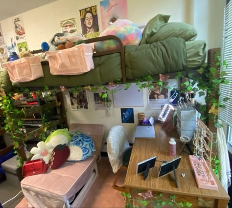 Loft Bed College Dorm, Dorm Window Ideas, Forest Dorm Room Aesthetic, Forest Green Dorm Room, Dorm Loft Bed, Outdoorsy Dorms, Loft Bed Dorm Room Ideas, Dorm Room Bed, College Dorm Room Ideas Loft