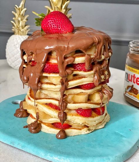 The proper way to rise and shine 🥞 😋 Shop the Edges collection through link in bio. 📸: @bakingandco Strawberries And Nutella, Pancakes With Strawberries, Pancakes Nutella, Chocolate Dripping, Nutella Pancakes, Strawberry Nutella, Strawberry Pancakes, Pan Cake, Cheesecake Bar Recipes