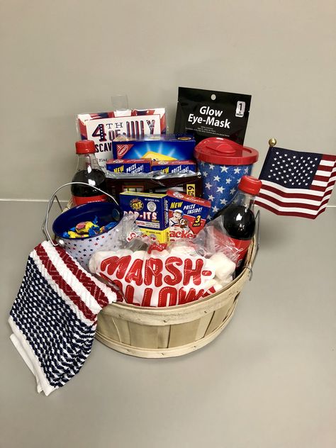 #4thofjuly #july4th #usa #4thofjulygiftbasket #gift #redwhiteandblue #usalove #giftbasket #america #yum #happyjuly4 #happy4thofjuly #diy #imakebaskets Patriotic Gift Basket Ideas, Fourth Of July Gift Basket Ideas, 4th Of July Gift Basket Ideas, Bingo Prizes, 4th Of July Gifts, Resident Events, Fathers Day Gift Basket, Creative Gift Baskets, Auction Basket