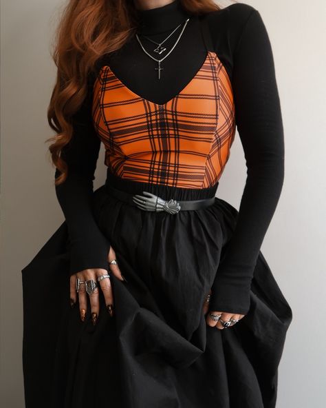 Orange Goth Aesthetic, Red And Black Goth Outfits, Orange Outfits For Women, Halloween Work Outfit, Orange And Black Outfit, Spooky Fits, Retro Halloween Aesthetic, Spooky Season Outfits, Ui Ux Design Website