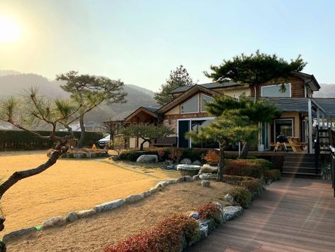 Korea Bedroom, Grass Garden, Japanese Style House, Living In Korea, Big Garden, Countryside House, House Outside Design, Korea Travel, Big Houses