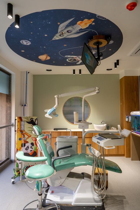 Pediatric Dental Clinic Design, Tooth Design Ideas, Small Pediatric Clinic Design Interiors, Cozy Dental Clinic, Simple Dental Clinic Design, Pedodontics Clinic Design, Pediatric Dentistry Office Design, Dintest Clinic, Simple Dental Clinic