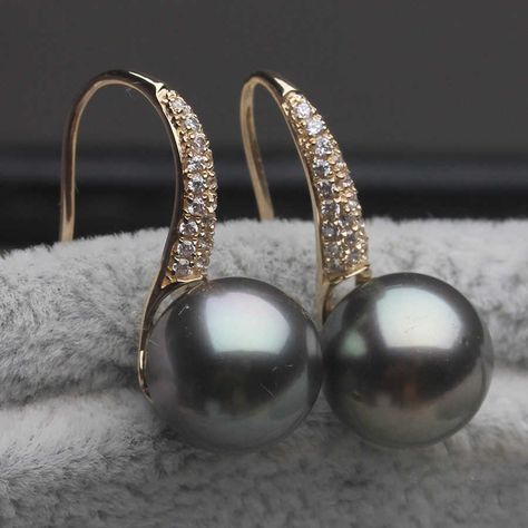 Types Of Pearls, Black Pearl Jewelry, Pearl Earrings Designs, Classic Pearl Earrings, Grey Pearl Earrings, Strand Of Pearls, Japanese Pearls, Tahitian Pearl Earrings, Indian Jewelry Earrings