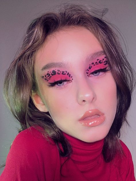 Pink Leopard Makeup, Make Up Pink, Slay Makeup, Leopard Makeup, Graphic Makeup, Work Makeup, Eye Makeup Pictures, Ethereal Makeup, Colorful Eye Makeup