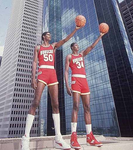 Ralph Sampson, Hakeem Olajuwon, Basket Nba, Nba Art, Sports Coach, Basketball Star, Nba Legends, Nba Stars, Basketball Legends