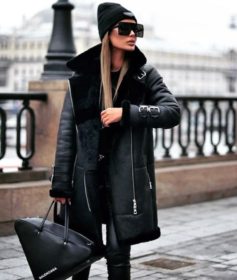 Winter Mode Outfits, Outfit Trends, Winter Fashion Outfits, Casual Jacket, Black Coat, Winter Outfit, Winter Style, Autumn Winter Fashion, Chic Outfits