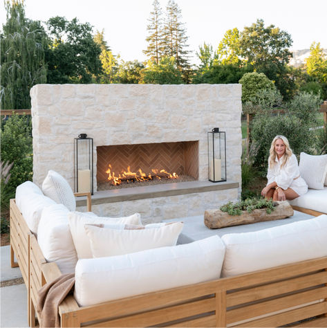 Hot Tub Back Porch, Outdoor Fireplace Designs, Outdoor Fireplace Patio, Backyard Fireplace, Backyard Remodel, Backyard Inspiration, Back Porch Ideas, Outside Living, Backyard Inspo