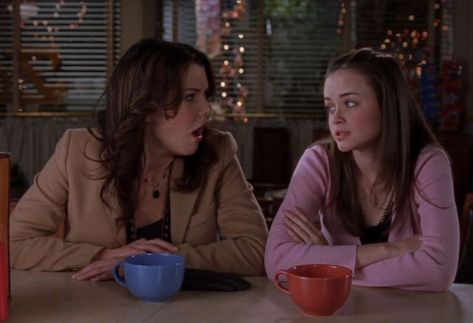 Rory And Lorelai, Lorelai And Rory, Gilmore Girls Lorelai, Gilmore Girls Fashion, Estilo Rory Gilmore, Team Logan, Lorelai Gilmore, Rory Gilmore, Best Tv Shows