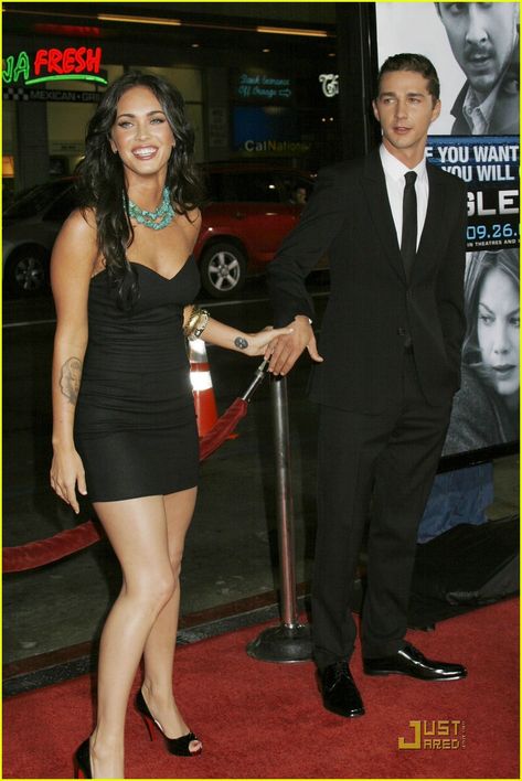 Megan Fox Red Carpet 2000s, Megan Fox Red Carpet, Shia Leboeuf, Megan Fox Legs, Megan Fox Transformers, Celeb Pictures, 2008 Fashion, Megan Fox Photos, Fox Photos