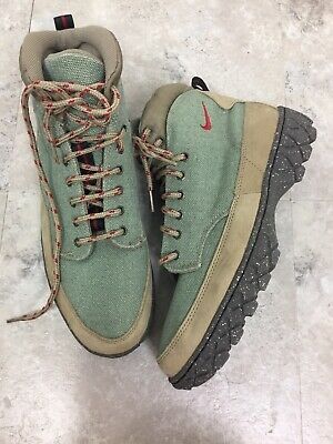 %*% Vintage Men’s Nike Regrind ACG Green And Tan Hiking Boots Size 8.5 https://ift.tt/2AulGQY Cool Winter Shoes, Vintage Hiking Shoes, Nike Hiking Boots, Men’s Hiking Boots, Nike Hiking Shoes, Gorpcore Boots, Cute Hiking Shoes, Green Hiking Boots, Cute Hiking Boots