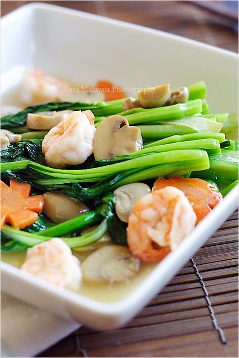 In Chinese or Cantonese restaurants, Chinese vegetables (choy sum) are often served two ways: brown sauce or white sauce--a recipe I am sharing with you today. | rasamalaysia.com Choy Sum Recipe, Masakan Malaysia, Asian Vegetarian Recipes, Easy Vegetable Recipes, Choy Sum, White Sauce Recipes, Vegetable Recipe, Chinese Vegetables, Shrimp And Vegetables