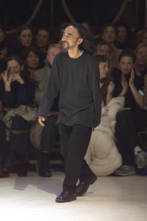 Yohji Yamamoto 80s, Yoji Yamamoto, Yohji Yamamoto Men, Chill Style, Origami Fashion, Guy Fits, Celebrity Culture, Stephane Rolland, Rei Kawakubo