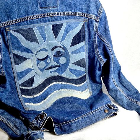 Jean Con Jean, Denim Scraps, Diy Denim Jacket, Clothing Upcycle, Streetstyle Outfit, Diy Jacket, Denim Ideas, Painted Jeans, Bleached Denim