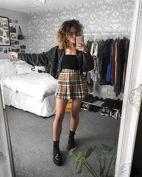 116.9k Followers, 247 Following, 721 Posts - See Instagram photos and videos from ☽ ✱ ✧ SOPHIE SEDDON ✱ ✧ ☆ ✰ (@sophie.seddon) Net Tights Outfit, Outfit Jeans Jacket, Sophie Seddon, Net Tights, Trendy Swimwear, 90s Outfit, Outfit Jeans, Jeans Jacket, Outfit Trends