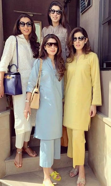 Pakistani Dresses Party Wear, Style Outfits Summer, Pakistani Dresses Party, Party Wear Casual, Summer Vibes Aesthetic, Simple Kurta Designs, Pakistani Fashion Casual, Casual Indian Fashion, Office Wear Women