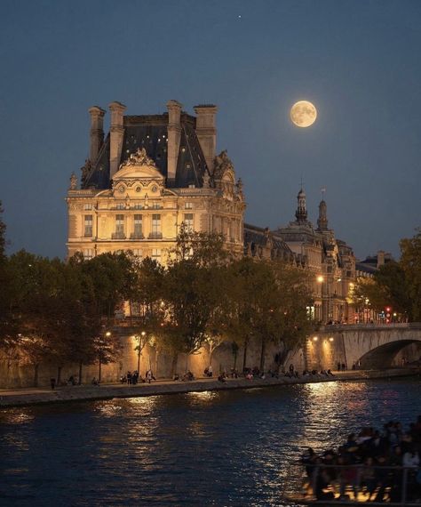 Dream City, City Aesthetic, Pretty Places, Travel Aesthetic, Yule, Picture Wall, Pretty Pictures, Full Moon, Paris France